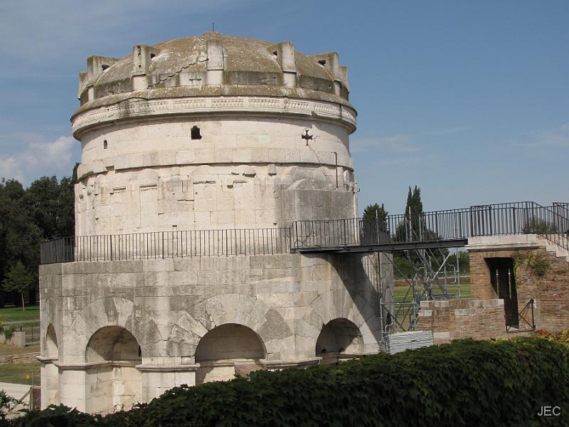 1033235_11.09.01.JPG - Ravenna - Mausoleo di Teodorico